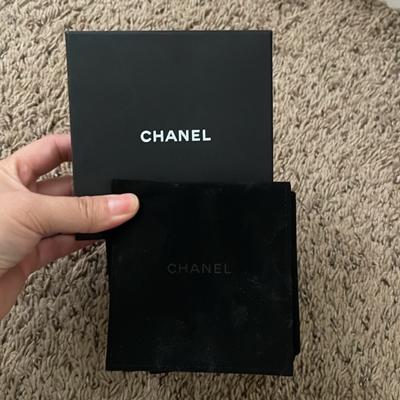 Chanel Pearl Bracelet - Picture 10 of 11